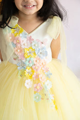 Blooming blossom dress in yellow